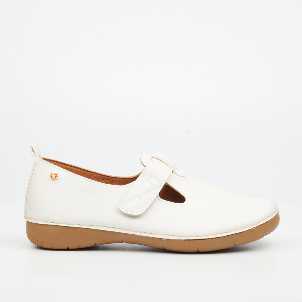 Butterfly Ladies Cindi 6 Faux Leather Pumps
