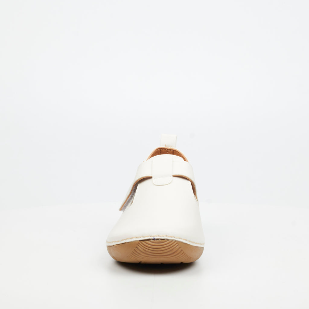 Butterfly Ladies Cindi 6 Faux Leather Pumps