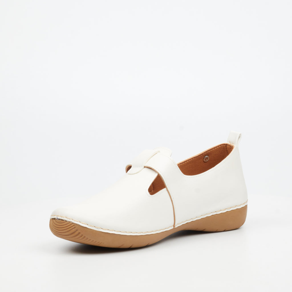 Butterfly Ladies Cindi 6 Faux Leather Pumps
