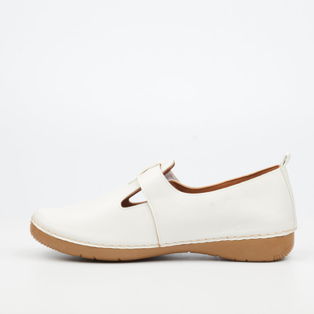 Butterfly Ladies Cindi 6 Faux Leather Pumps