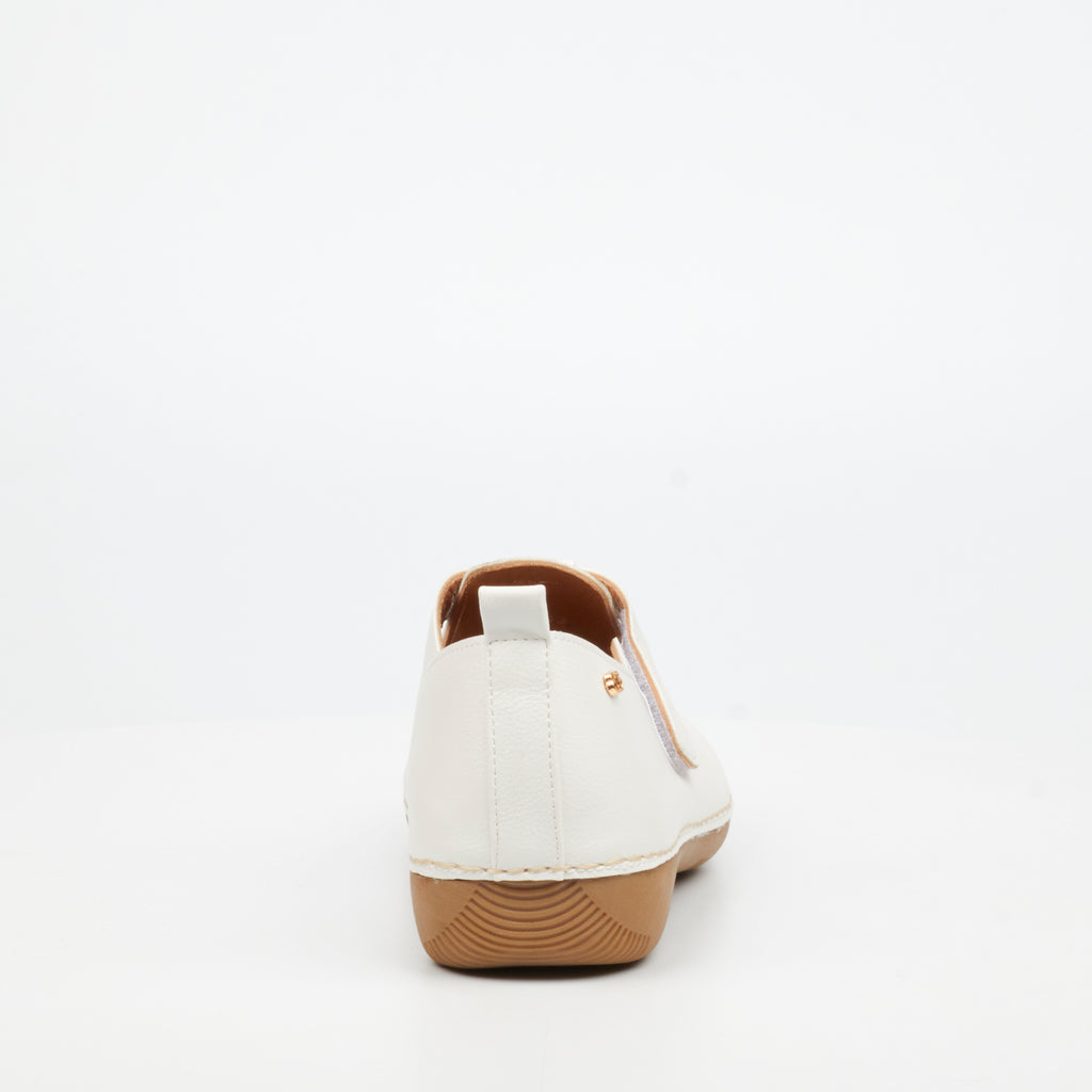 Butterfly Ladies Cindi 6 Faux Leather Pumps