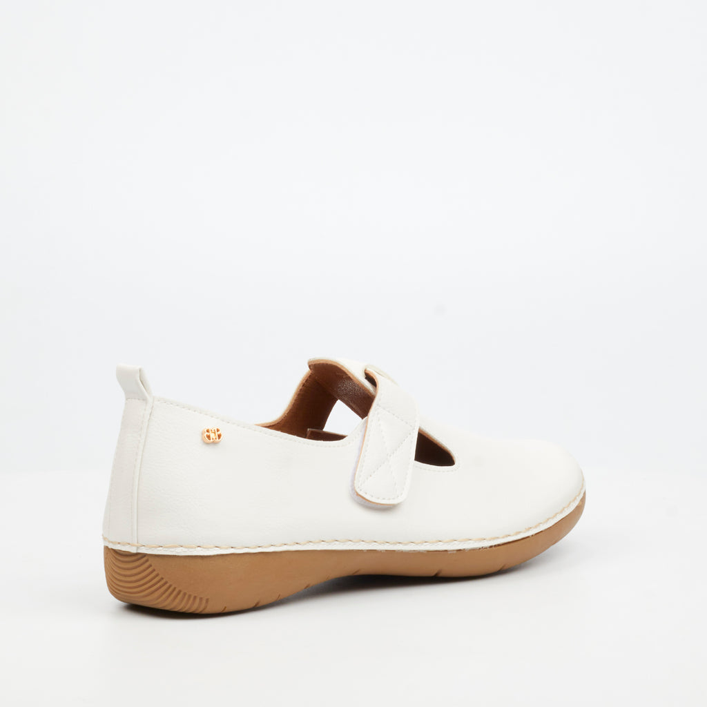 Butterfly Ladies Cindi 6 Faux Leather Pumps