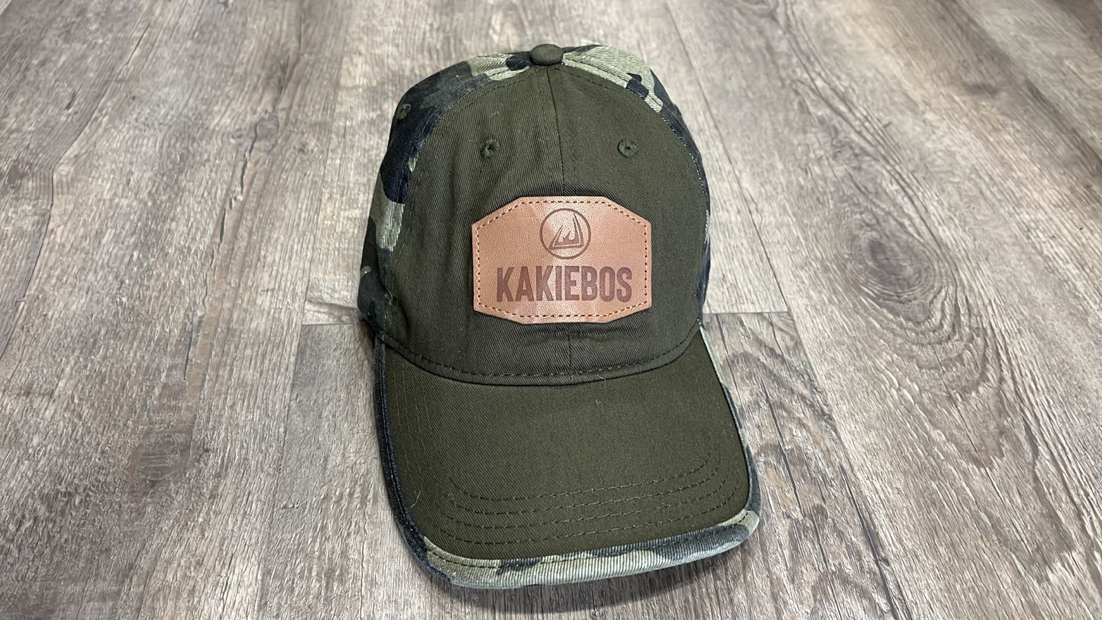 Kakiebos Mens 6 Panel Trucker Camo Cap