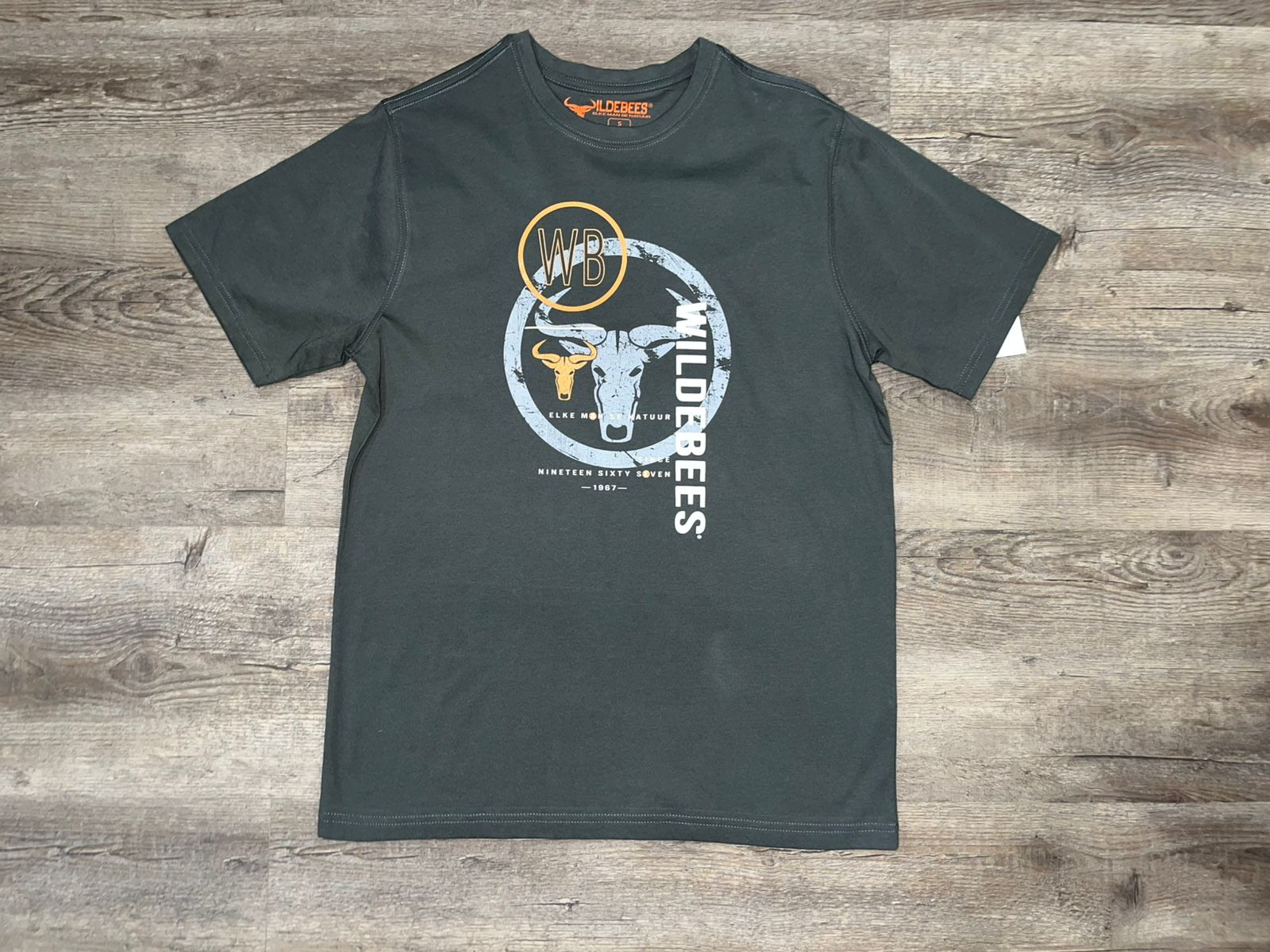 Wildebees Men's Overlay Text Tee