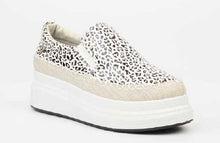 Load image into Gallery viewer, Butterfly Senhora 13 Ladies Sneakers
