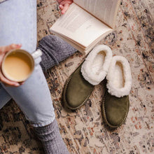 Load image into Gallery viewer, VELDSKOEN SLIPPER (LINED WITH SHEEPSKIN - LEATHER SLIPPER)
