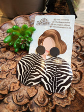 Load image into Gallery viewer, Accesories - Earings
